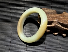 和田玉手镯和田玉糖玉手镯内径50.8mm扁条时尚款