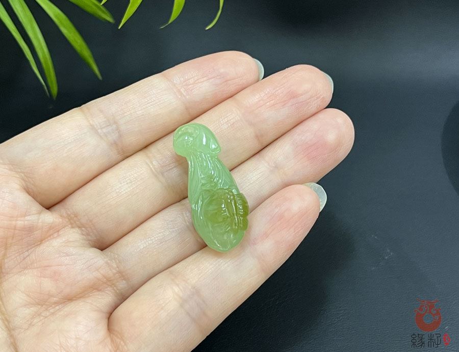 新疆且末黑羊洞碧玉特点