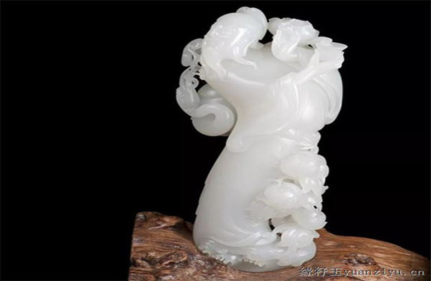 吴德生玉雕大师图片 人贵自修方自强