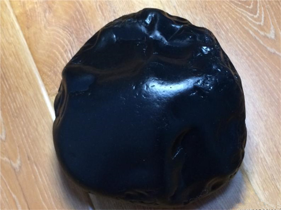 哈密戈壁滩上的特有石种-戈壁泥石