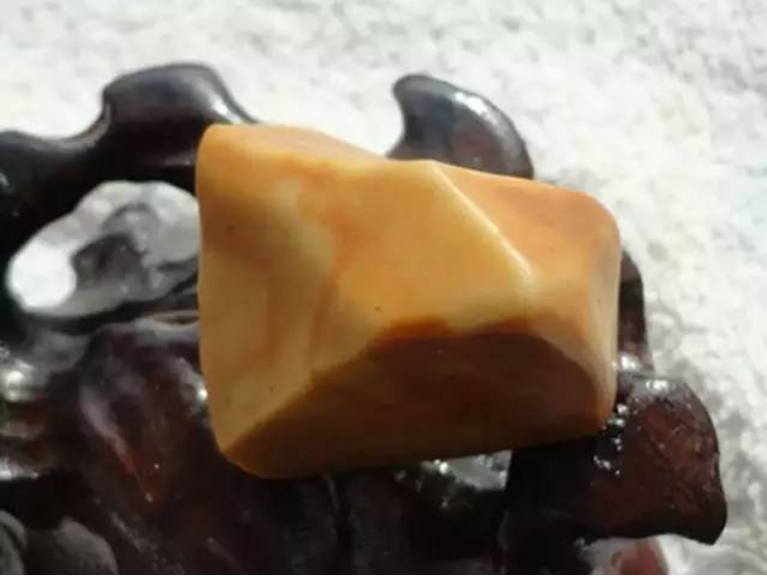 新疆奇石中的瑰宝——沙漠漆