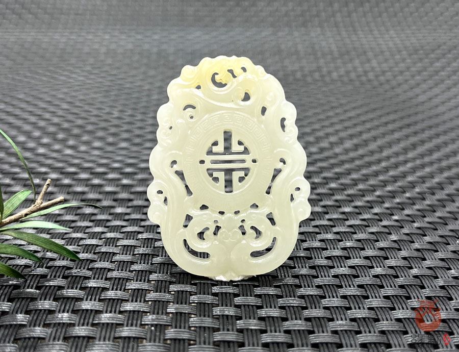君子惜玉和君子喜欢佩戴那些玉饰品