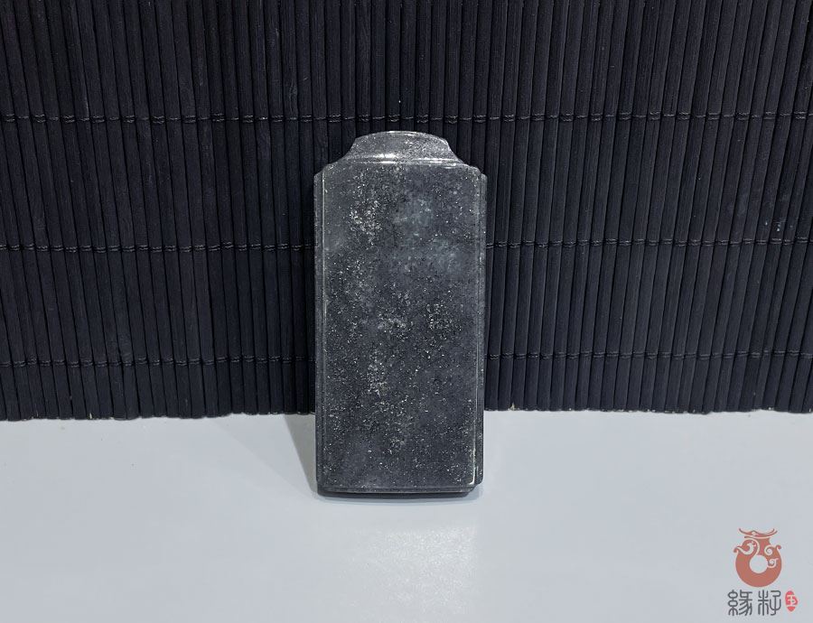 和田玉青花料中有银沙是否正常